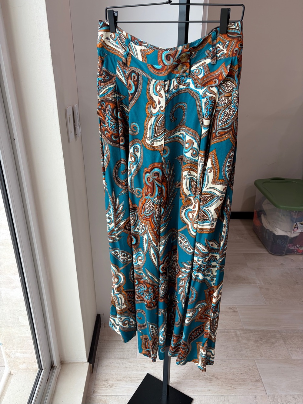 FARM Rio: Leopard Paisley Pants - Picture 14 of 14